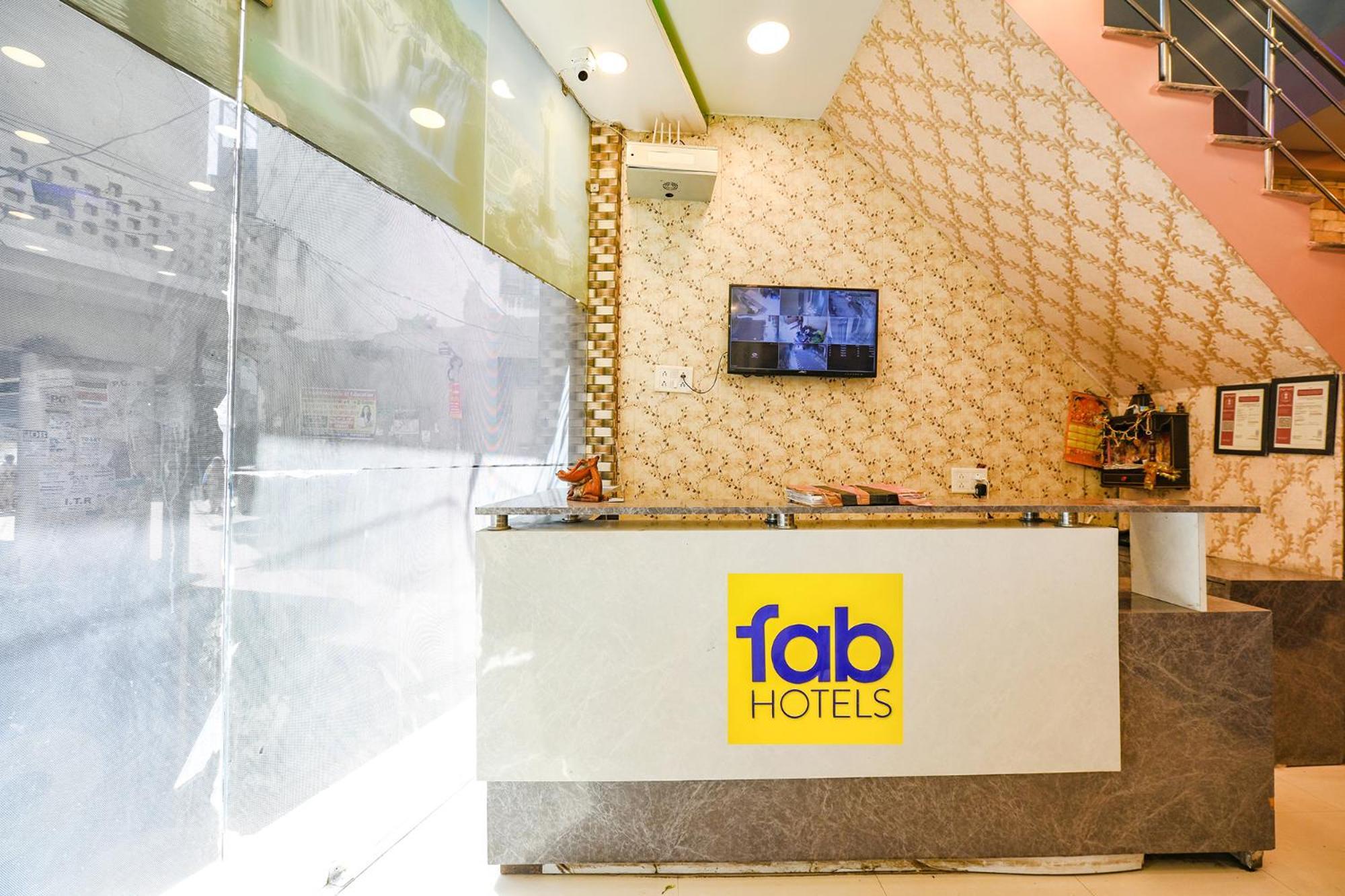 Отель Fabexpress Galaxy Nayagaon Экстерьер фото